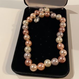 Women’s necklace Pearls